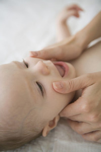 Baby Massage 101 07
